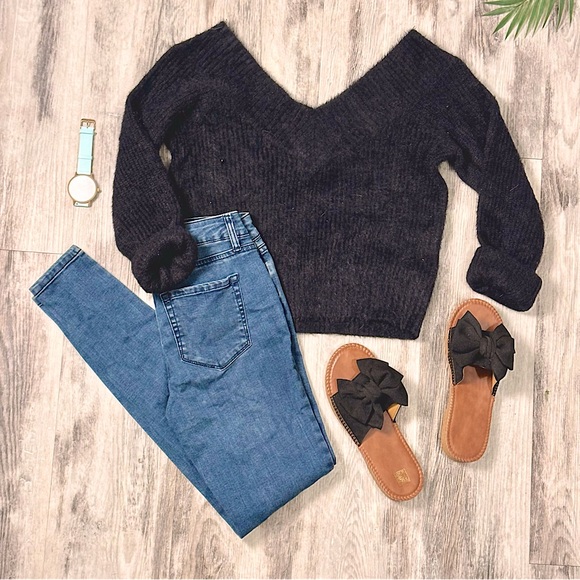 Off shoulder v-neck knit sweater - Picture 2 of 2